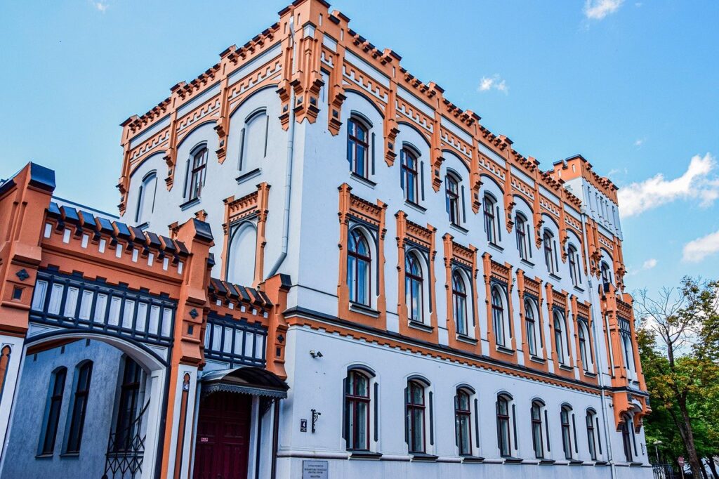 Ventajas de rehabilitar fachadas y exteriores en edificios antiguos